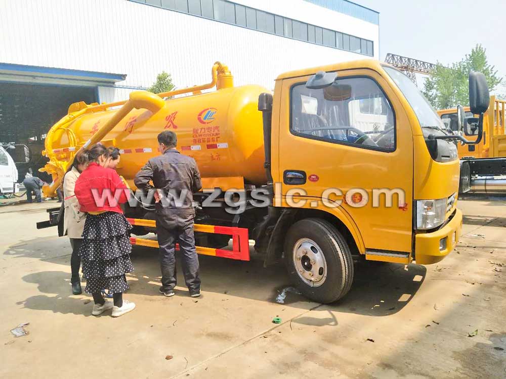 湖北程力東風小多利卡吸污車(國五)