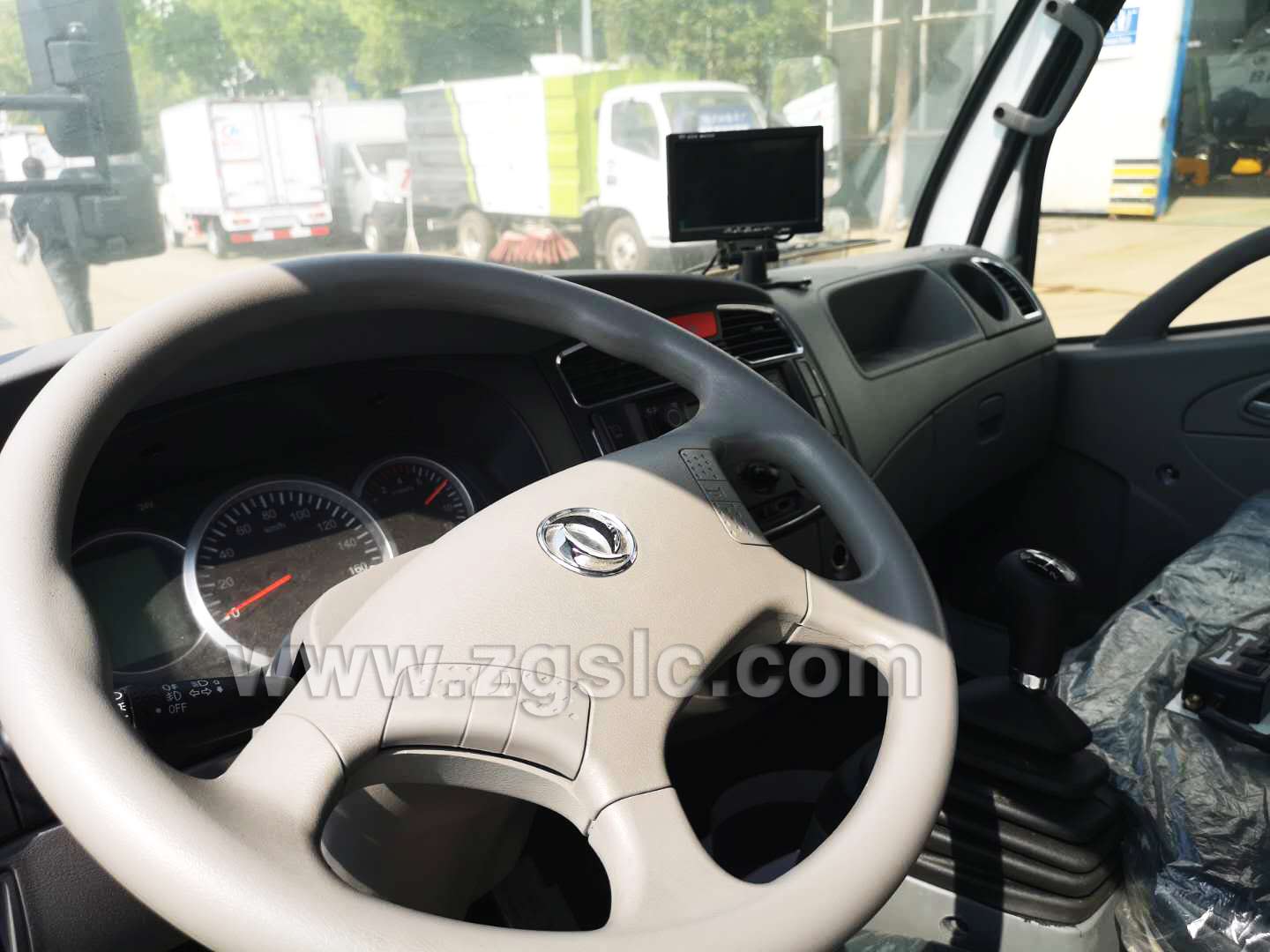 東風多利卡護欄清洗車(國五)