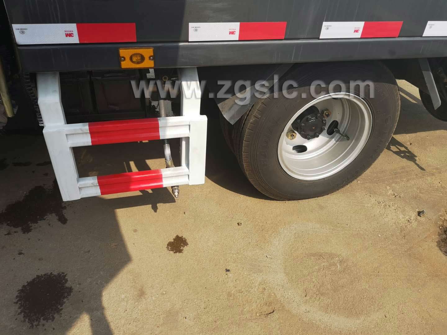 東風多利卡護欄清洗車(國五)