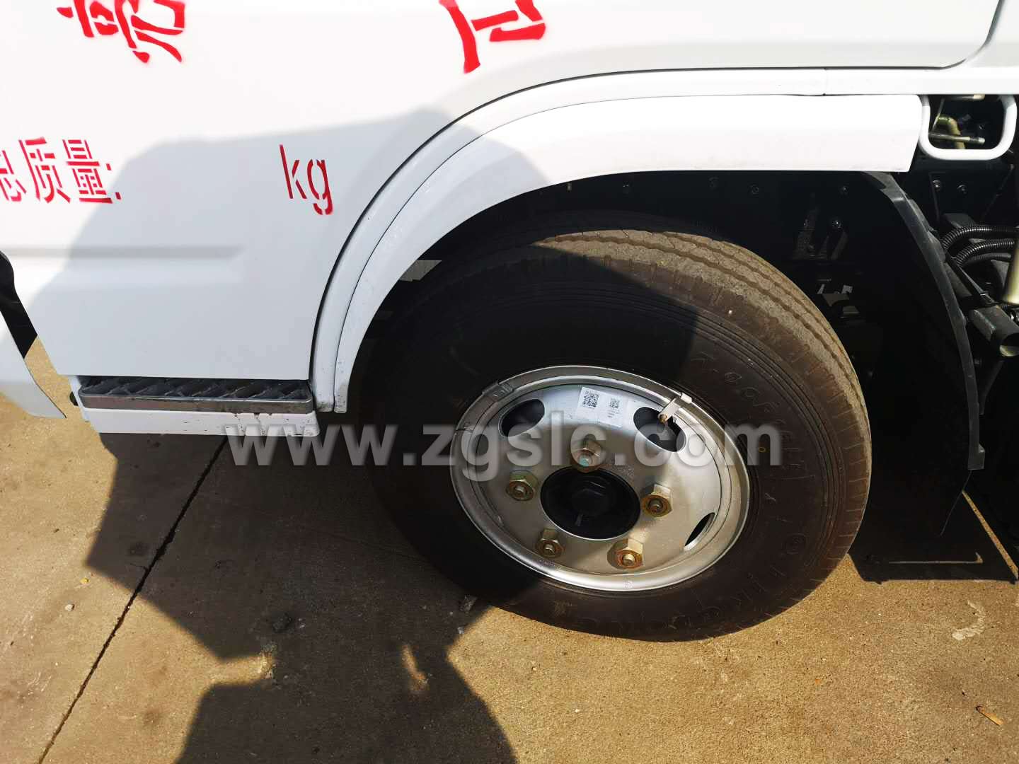 東風多利卡護欄清洗車(國五)