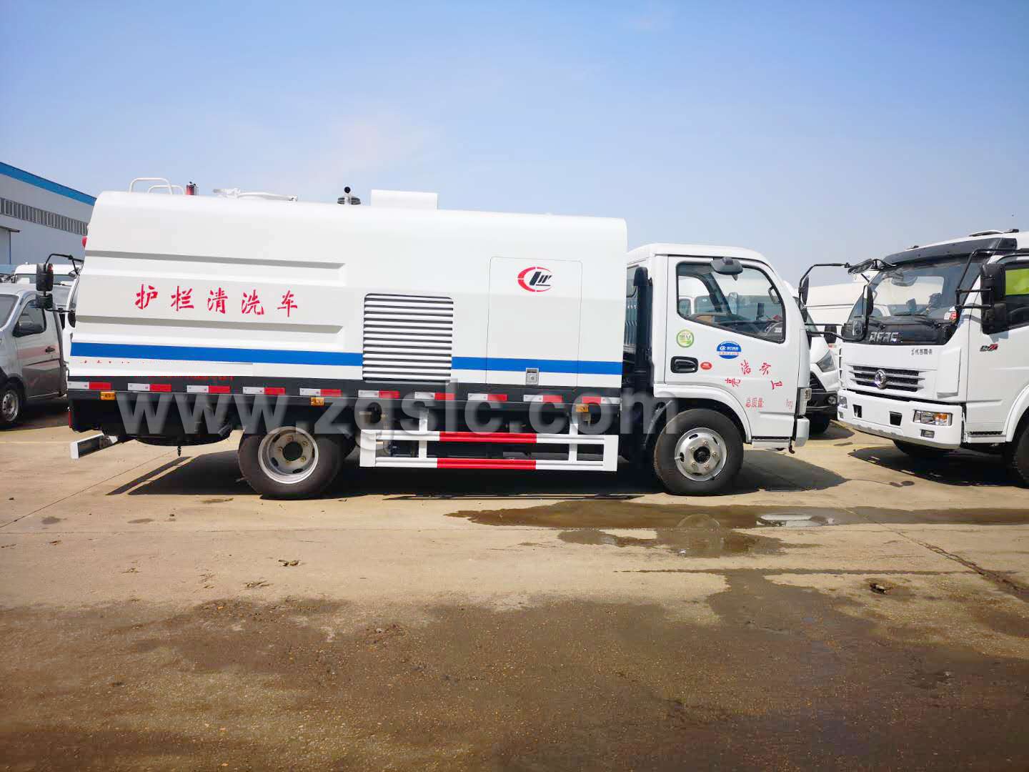東風多利卡護欄清洗車(國五)