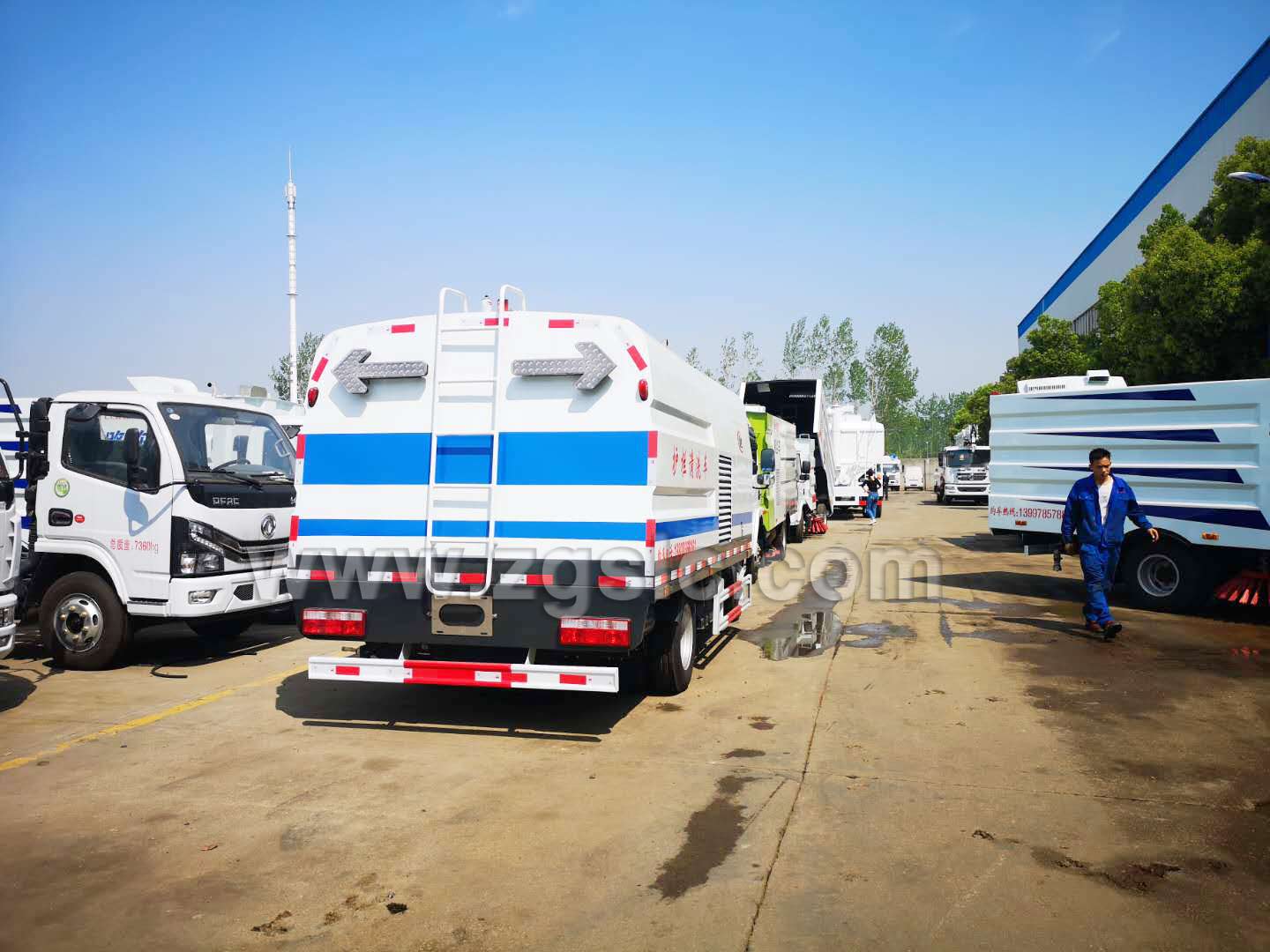 東風多利卡護欄清洗車(國五)
