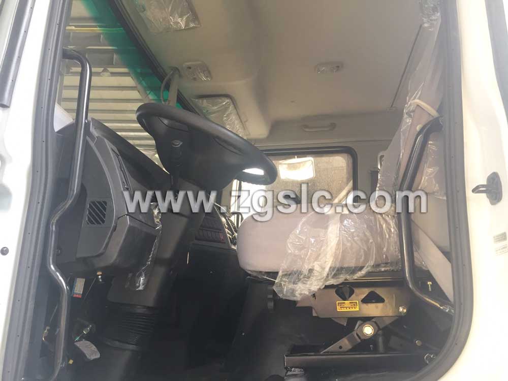 湖北程力東風(fēng)大多利卡D9吸污車(國五