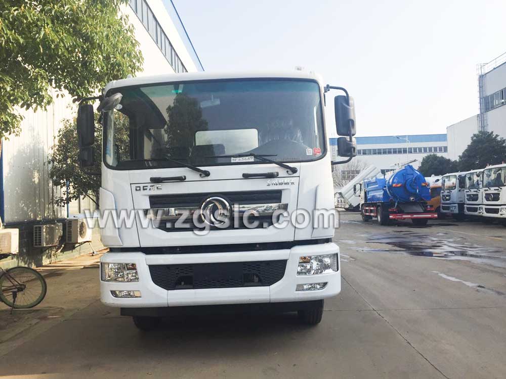 湖北程力東風(fēng)大多利卡D9吸污車(國五