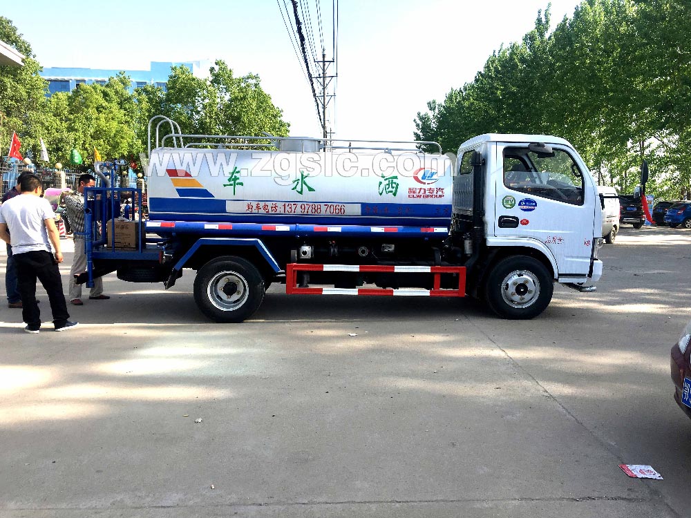 程力東風小多利卡5方灑水車黃牌(國五)