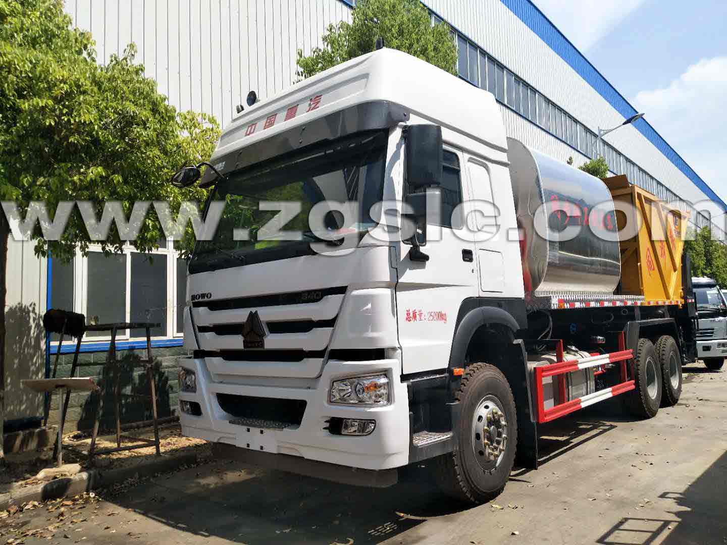 重汽豪沃后雙橋碎石封層車(國五)