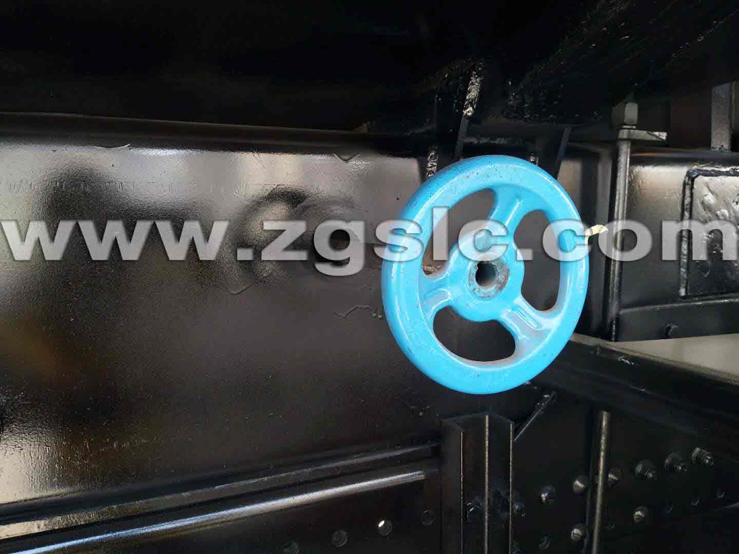 重汽豪沃后雙橋碎石封層車(國五)