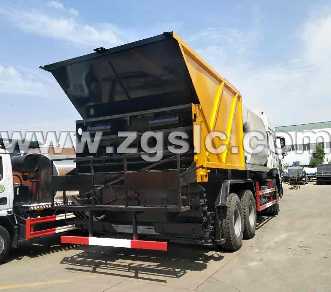 重汽豪沃后雙橋碎石封層車(國五)