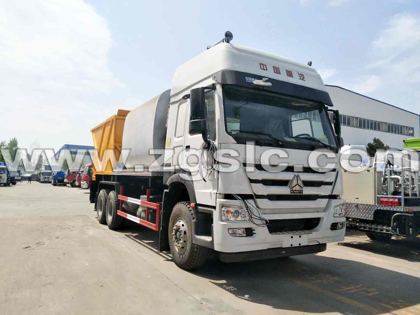 重汽豪沃后雙橋碎石封層車(國五)