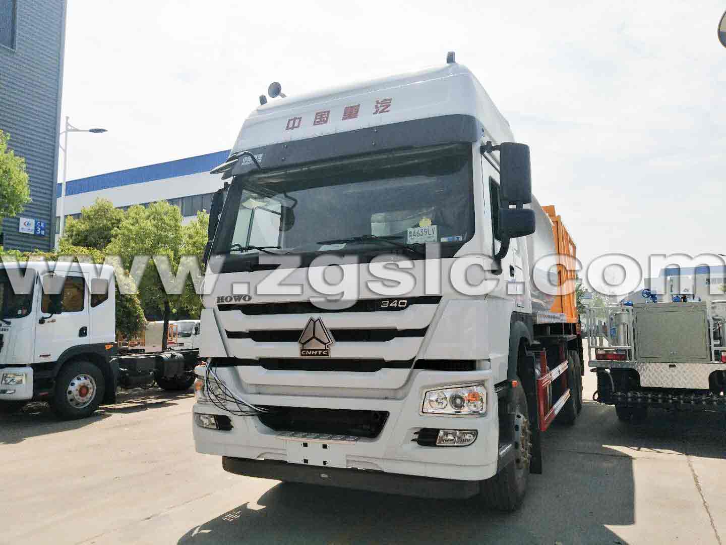 重汽豪沃后雙橋碎石封層車(國五)