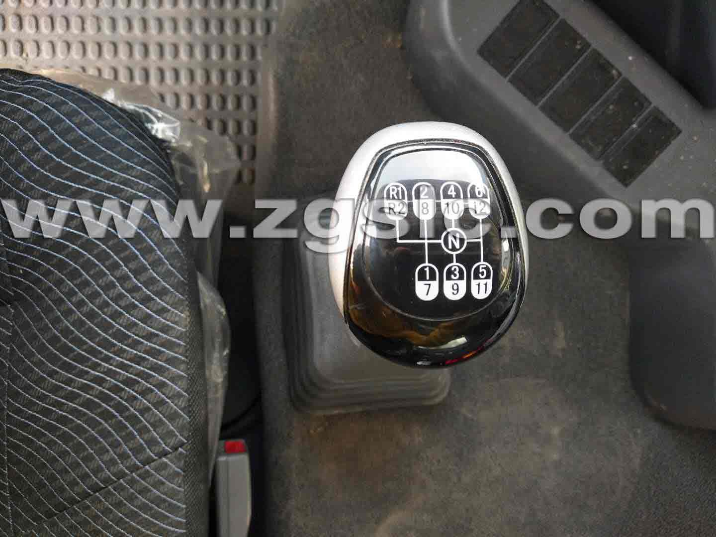 重汽豪沃后雙橋碎石封層車(國五)