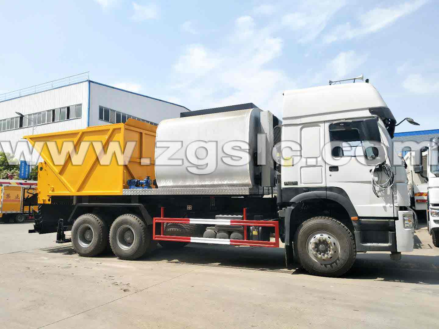 重汽豪沃后雙橋碎石封層車(國五)