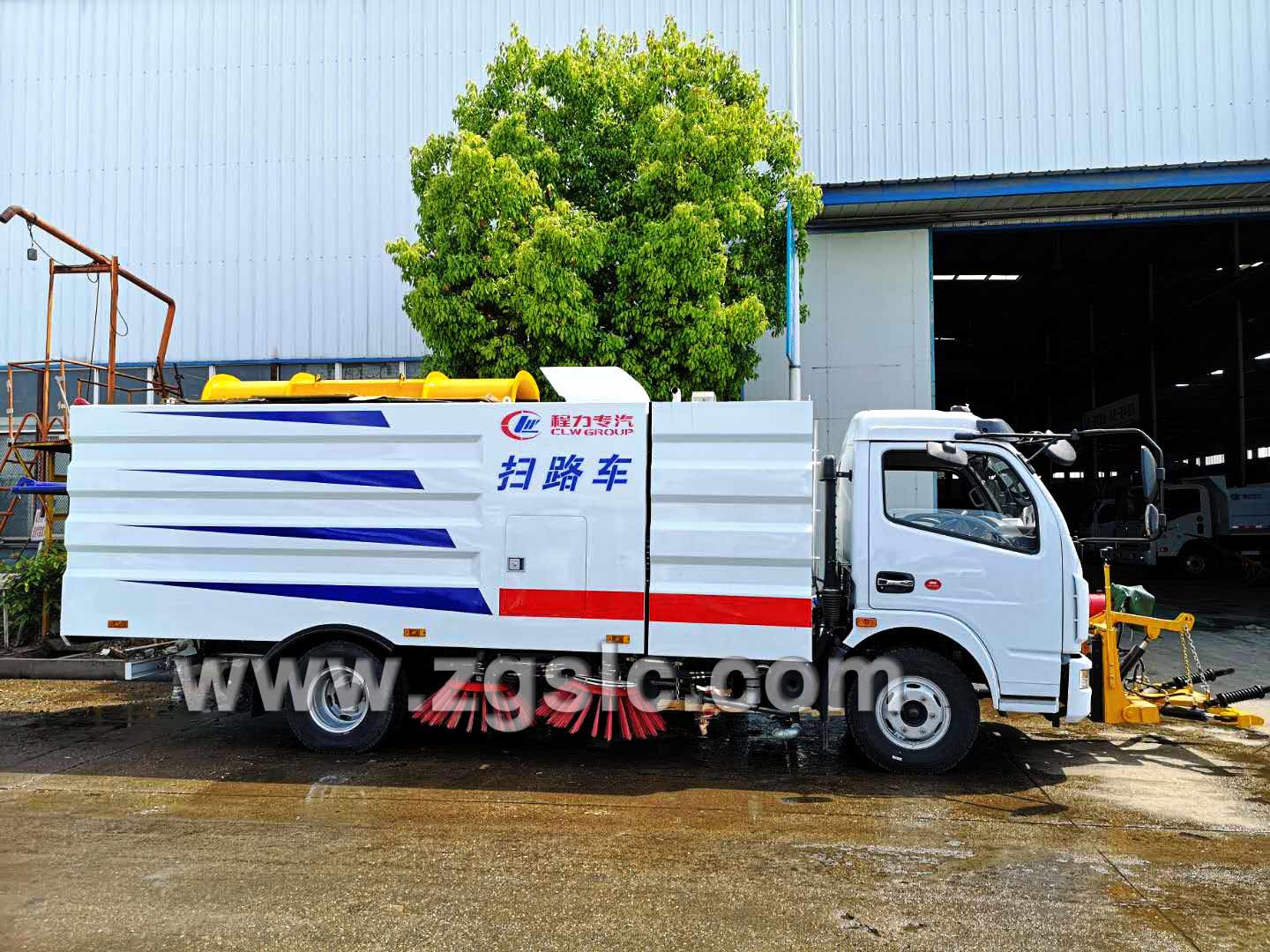 湖北程力東風大多利卡掃路車帶雪鏟(國五)