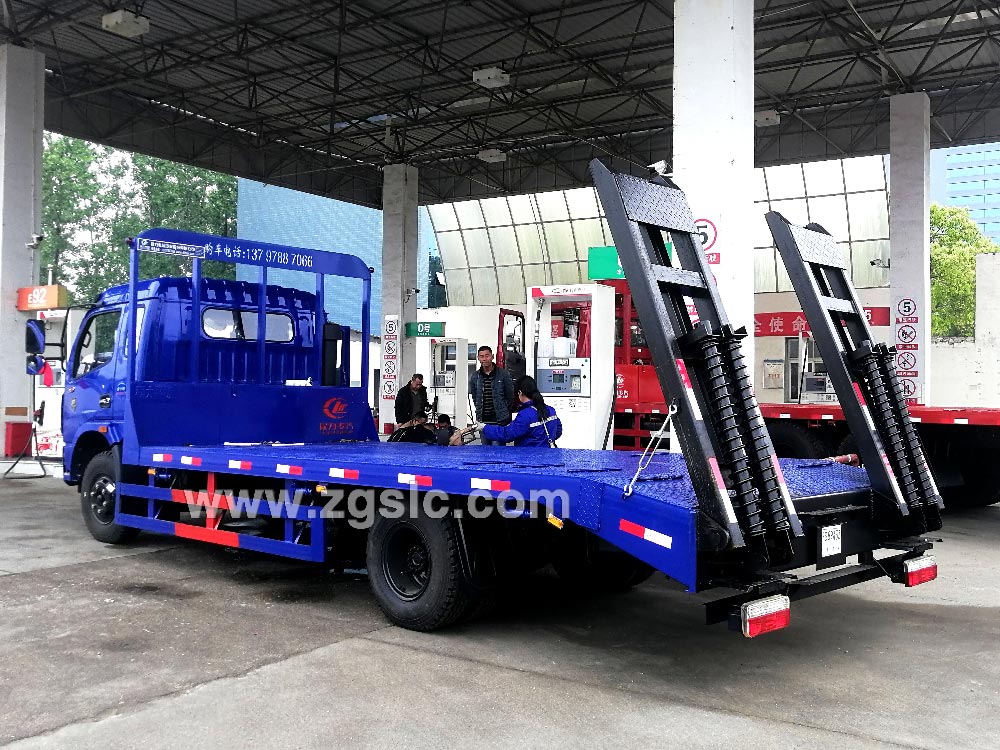 程力東風(fēng)多利卡黃牌挖機(jī)平板運(yùn)輸車(國(guó)五)