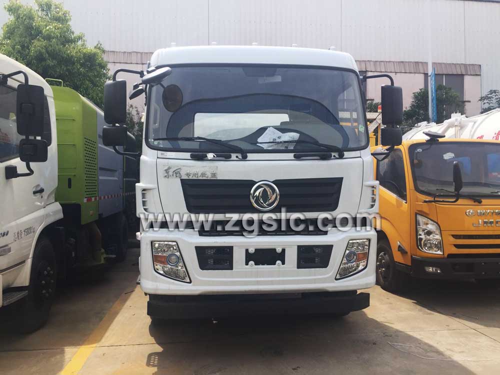 湖北程力東風專底吸污車(國五)