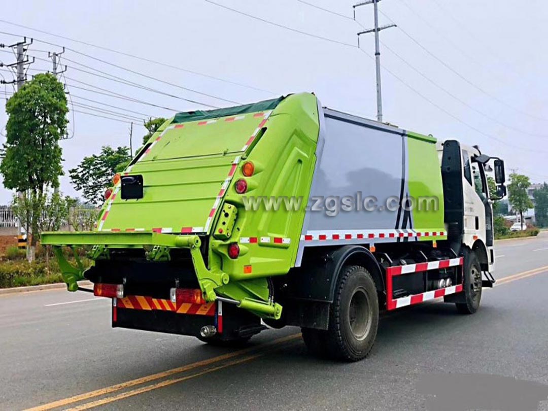 程力集團(tuán)國(guó)六解放壓縮垃圾車右后方