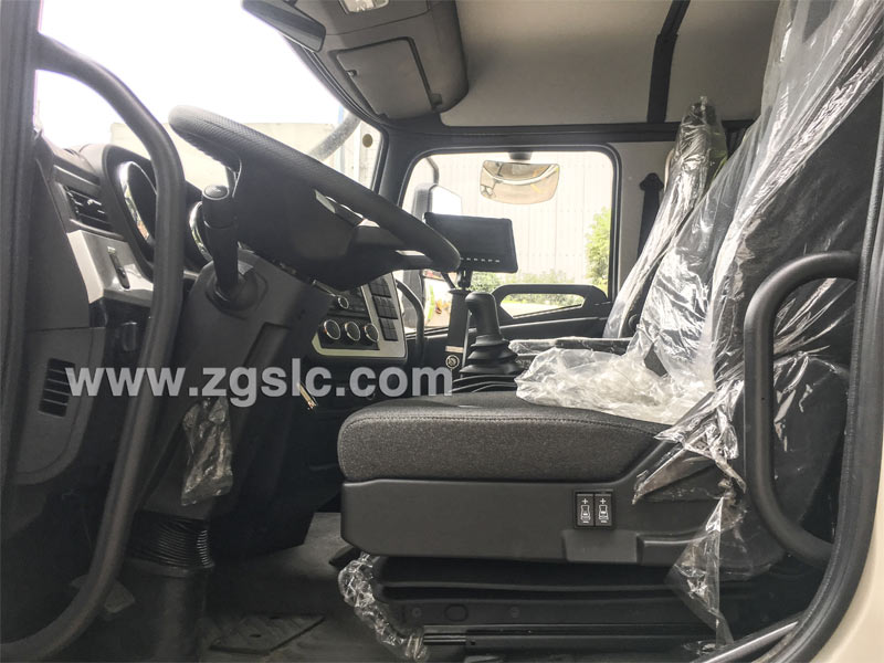 國六東風(fēng)天錦洗掃車_國六東風(fēng)天錦洗掃車駕駛室座椅是氣囊座椅嗎