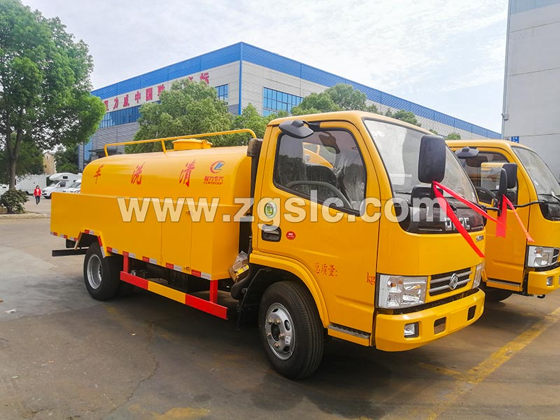 湖北程力集團東風(fēng)清洗車