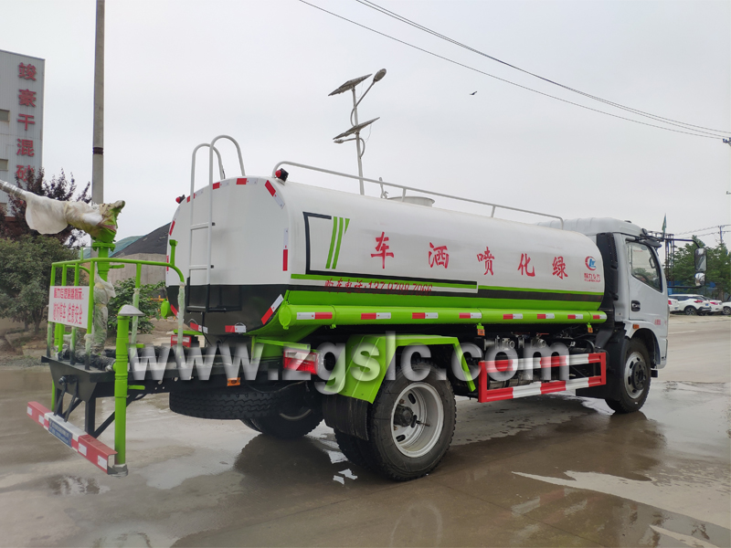 程力集團(tuán)東風(fēng)福瑞卡多功能綠化灑水車.jpg